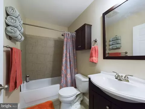 Bath - 102 Lee Dr, Annapolis, MD 21403 photo 2 of 3