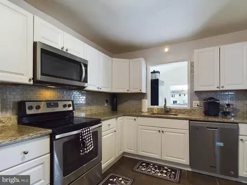 Kitchen - 102 Lee Dr, Annapolis, MD 21403 photo 2 of 3