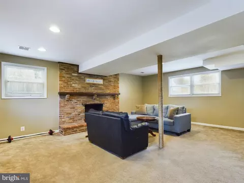 Living - 102 Lee Dr, Annapolis, MD 21403 photo 1 of 2