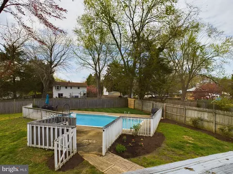 Exterior - 102 Lee Dr, Annapolis, MD 21403 photo 2 of 5