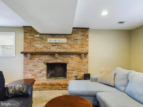Living - 102 Lee Dr, Annapolis, MD 21403 photo 2 of 2