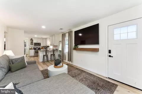 Living - 1170 Maple Ave, Shady Side, MD 20764 photo 2 of 4