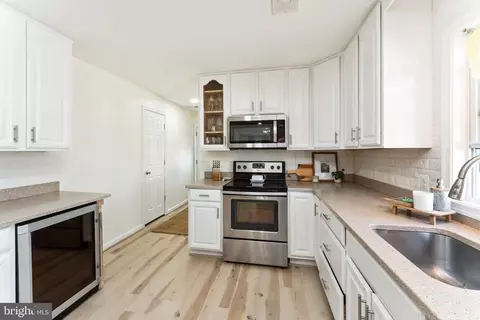 Kitchen - 1170 Maple Ave, Shady Side, MD 20764 photo 3 of 5