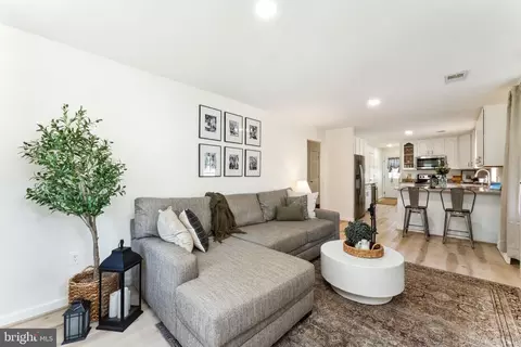 Living - 1170 Maple Ave, Shady Side, MD 20764 photo 1 of 4