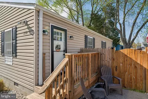 Exterior - 1170 Maple Ave, Shady Side, MD 20764 photo 1 of 4