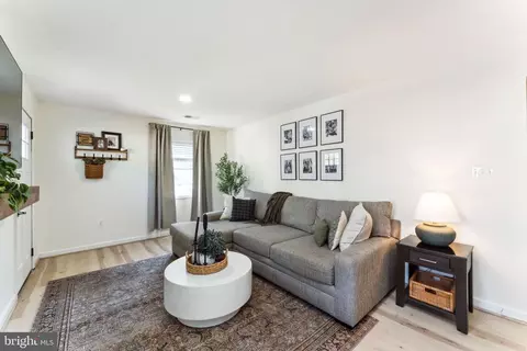 Living - 1170 Maple Ave, Shady Side, MD 20764 photo 3 of 4