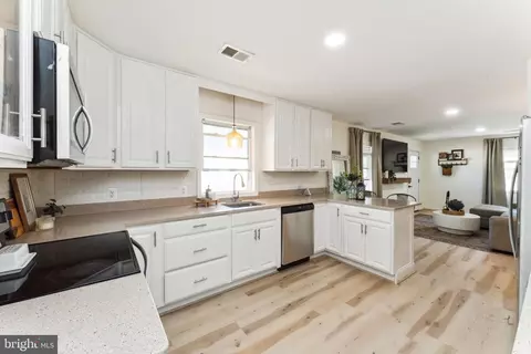 Kitchen - 1170 Maple Ave, Shady Side, MD 20764 photo 2 of 5