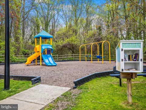 View/Area - 1301 Old Pine Ct, Annapolis, MD 21409 photo 2 of 2