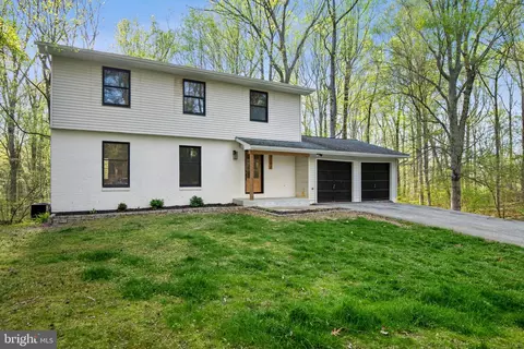 5202 Grenock Dr, Lothian, MD 20711 photo 1
