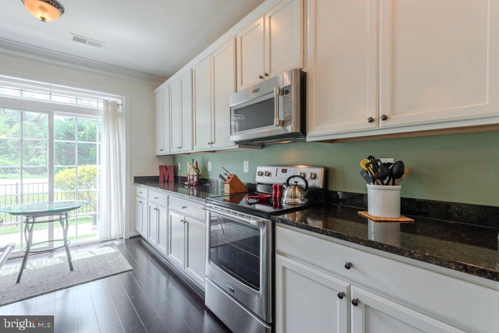 7925 Bertie Ct #7, Pasadena, MD 21122 photo 6