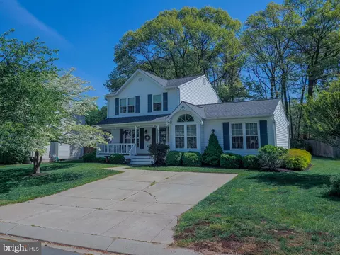7945 Farmingdale Ct, Pasadena, MD 21122