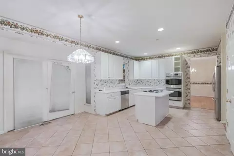 Kitchen - 8126 Crimson Ct, Pasadena, MD 21122 photo 5 of 6