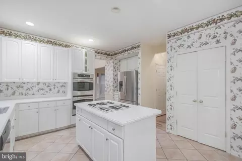 Kitchen - 8126 Crimson Ct, Pasadena, MD 21122 photo 4 of 6