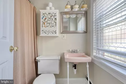 Bath - 13 Morris St, Annapolis, MD 21401 photo 2 of 2
