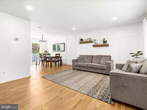 Living - 671 D St, Pasadena, MD 21122 photo 2 of 5