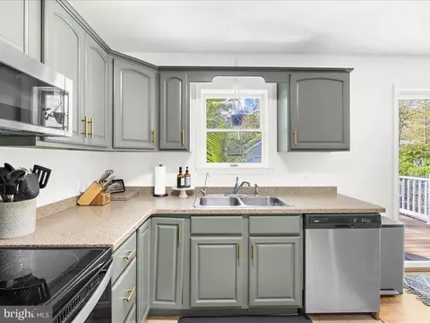Kitchen - 671 D St, Pasadena, MD 21122 photo 3 of 3