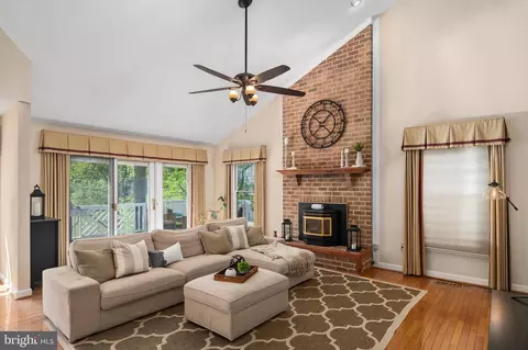 Living - 1806 Summersweet Ct, Crofton, MD 21114 photo 3 of 5