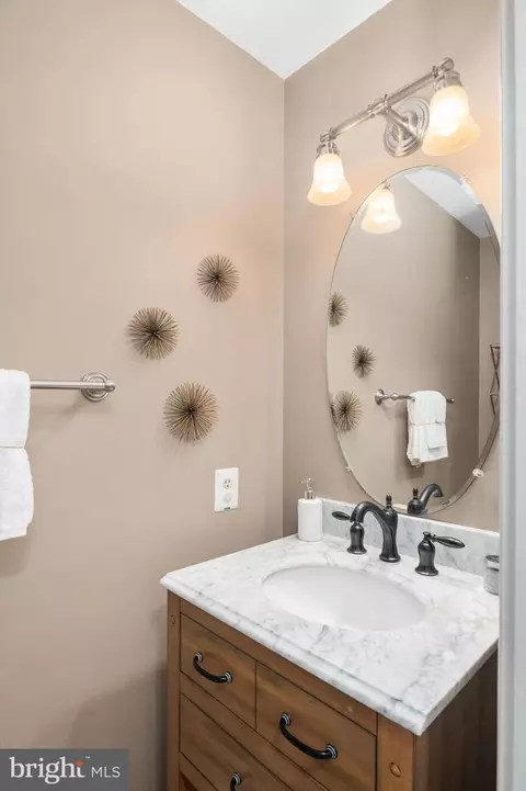 Bath - 1806 Summersweet Ct, Crofton, MD 21114 photo 2 of 8