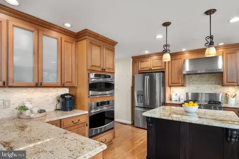 Kitchen - 1806 Summersweet Ct, Crofton, MD 21114 photo 3 of 6