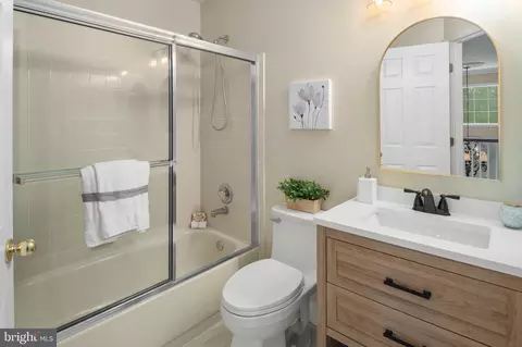 Bath - 1806 Summersweet Ct, Crofton, MD 21114 photo 7 of 8