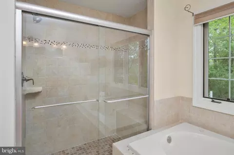 Bath - 1806 Summersweet Ct, Crofton, MD 21114 photo 4 of 8