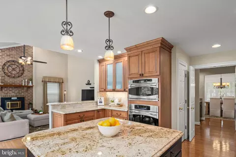 Kitchen - 1806 Summersweet Ct, Crofton, MD 21114 photo 4 of 6