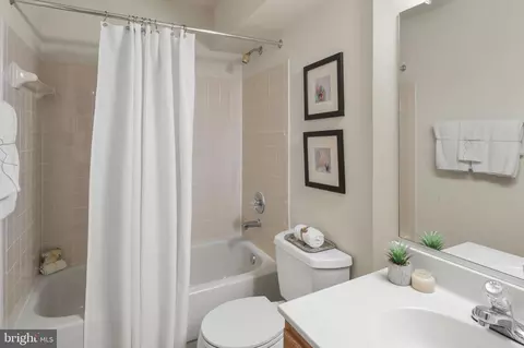 Bath - 1806 Summersweet Ct, Crofton, MD 21114 photo 8 of 8