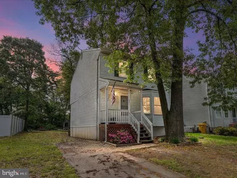 921 12th St, Pasadena, MD 21122