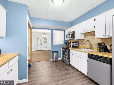Entry Way - 921 12th St, Pasadena, MD 21122 photo 3 of 3