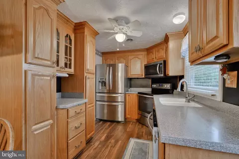 18 Johnson Rd, Pasadena, MD 21122 photo 12