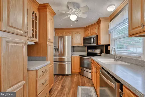 18 Johnson Rd, Pasadena, MD 21122 photo 13