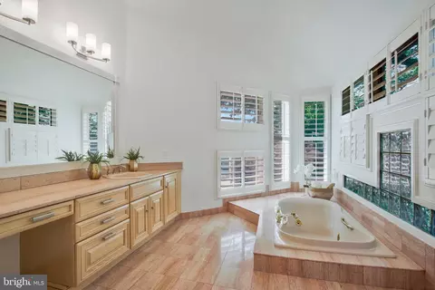 Bath - 2826 Broadview Ter, Annapolis, MD 21401 photo 4 of 6