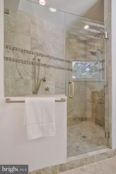 Bath - 2826 Broadview Ter, Annapolis, MD 21401 photo 3 of 6