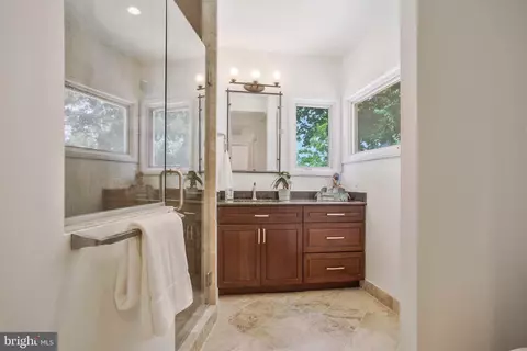 Bath - 2826 Broadview Ter, Annapolis, MD 21401 photo 2 of 6