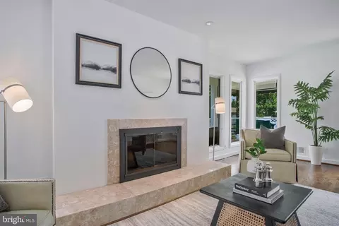 Living - 2826 Broadview Ter, Annapolis, MD 21401 photo 6 of 8