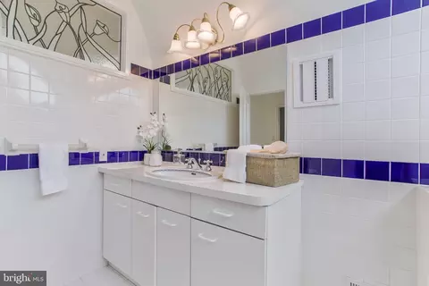 Bath - 2826 Broadview Ter, Annapolis, MD 21401 photo 6 of 6
