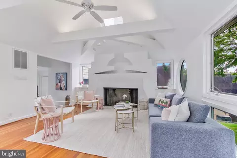 Living - 2826 Broadview Ter, Annapolis, MD 21401 photo 8 of 8