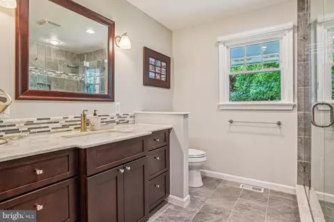 Bath - 84 Tarragon Ln, Edgewater, MD 21037 photo 2 of 4
