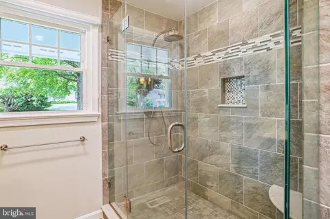 Bath - 84 Tarragon Ln, Edgewater, MD 21037 photo 3 of 4