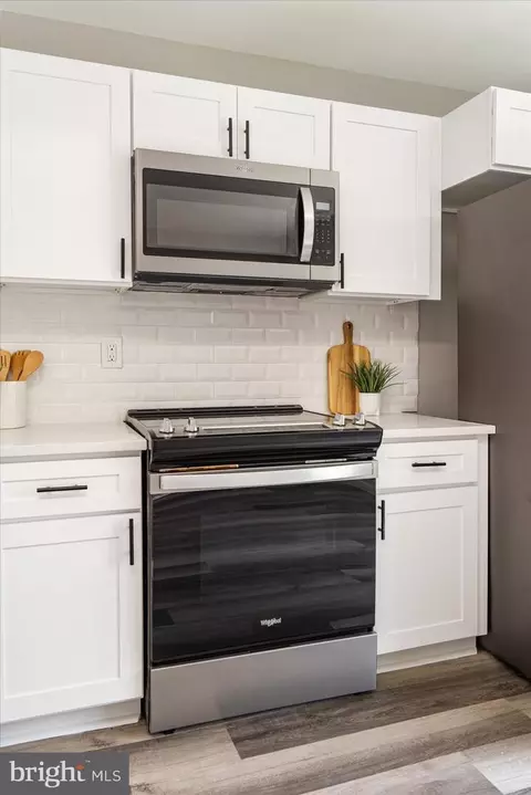 Kitchen - 253 Carvel Rd, Pasadena, MD 21122 photo 4 of 7