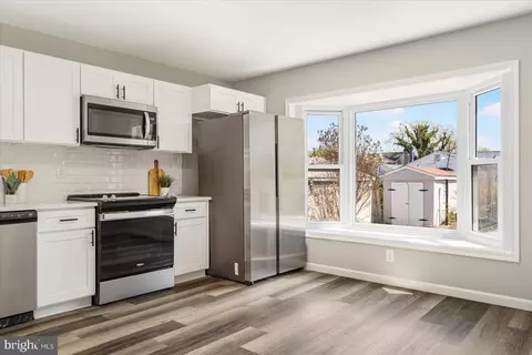 Kitchen - 253 Carvel Rd, Pasadena, MD 21122 photo 6 of 7