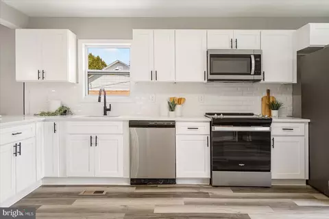 Kitchen - 253 Carvel Rd, Pasadena, MD 21122 photo 3 of 7