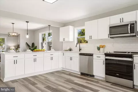 Kitchen - 253 Carvel Rd, Pasadena, MD 21122 photo 5 of 7