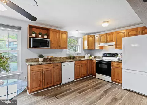 Kitchen - 7728 Acrocomia Dr, Hanover, MD 21076 photo 2 of 3