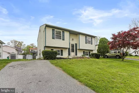 Exterior - 7728 Acrocomia Dr, Hanover, MD 21076 photo 2 of 8