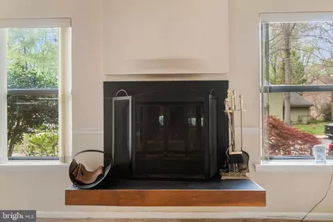 Living - 1817 Glade Ct, Annapolis, MD 21403 photo 3 of 3