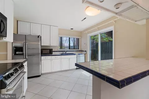 Kitchen - 1817 Glade Ct, Annapolis, MD 21403 photo 4 of 6