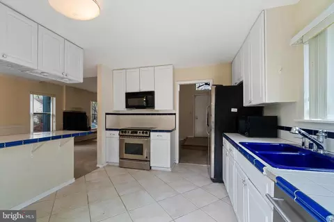 Kitchen - 1817 Glade Ct, Annapolis, MD 21403 photo 3 of 6
