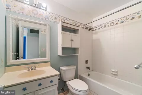 Bath - 1817 Glade Ct, Annapolis, MD 21403 photo 1 of 3