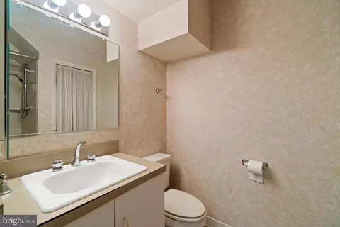 Bath - 1817 Glade Ct, Annapolis, MD 21403 photo 3 of 3
